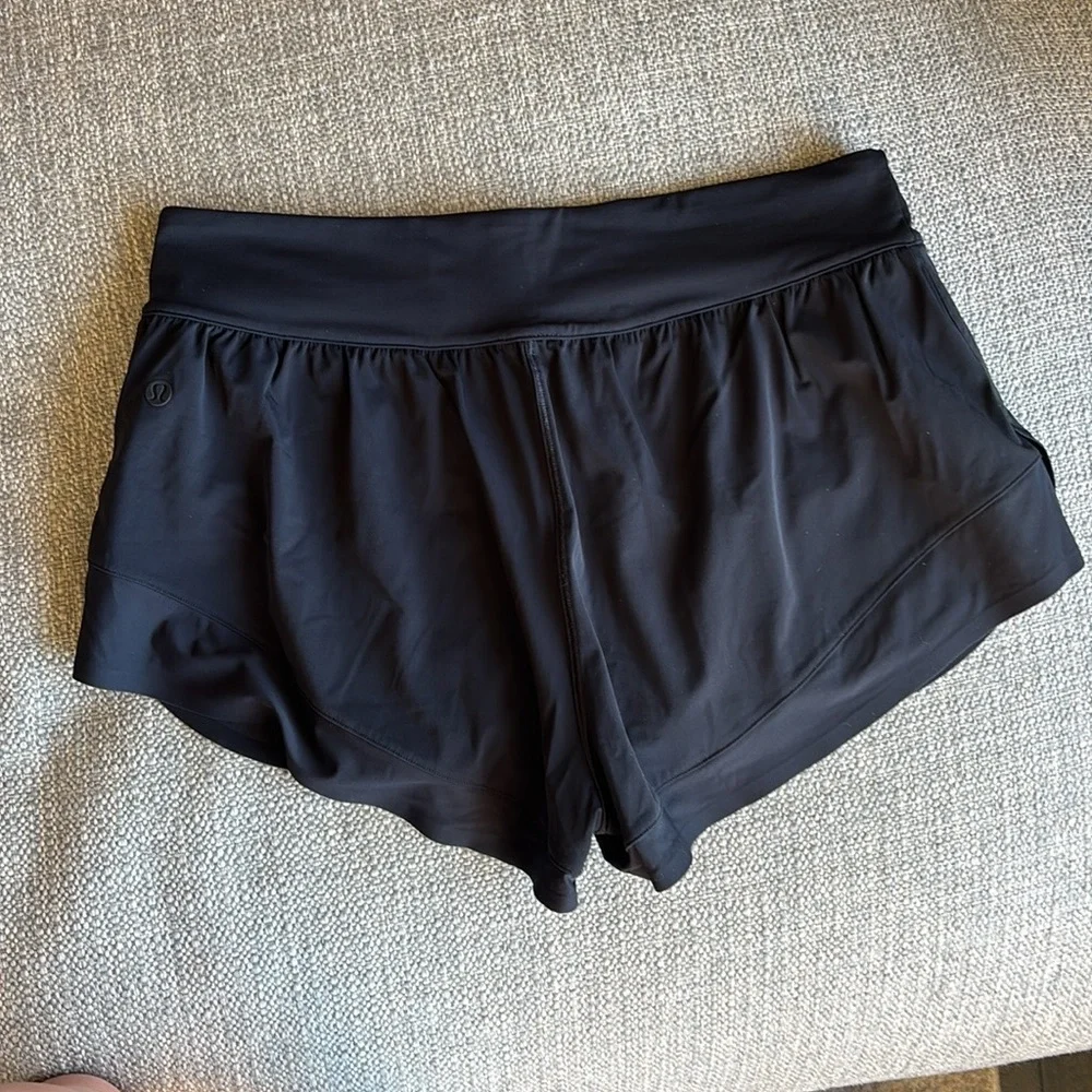 Lululemon Calm tides shorts - Picture 3 of 4